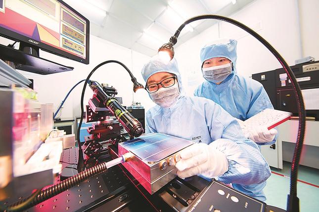 揭秘福耀科大闪电产学研:十个月量产黑科技,教授签单引爆巨头合作潮?